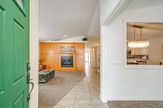 Foto del edificio - Beautiful Fully Furnished Townhouse in Gar...