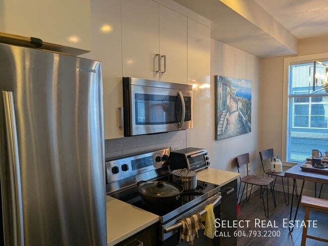 Building Photo - 8466 Midtown Wy