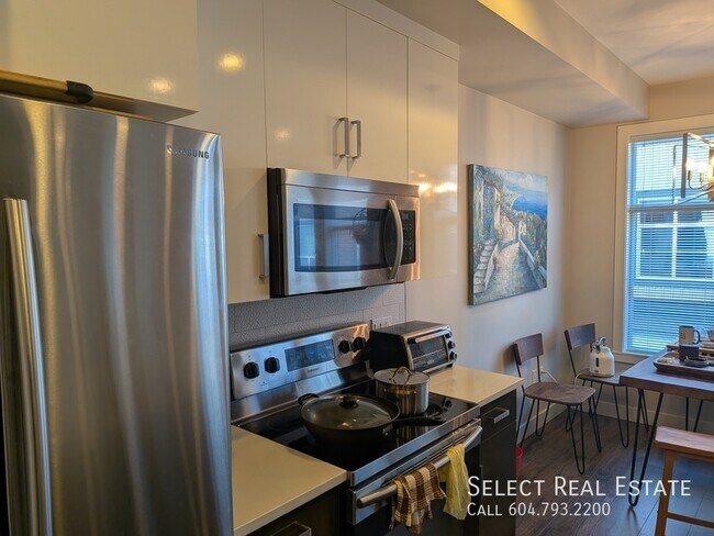 Photo du bâtiment - 8466 Midtown Wy