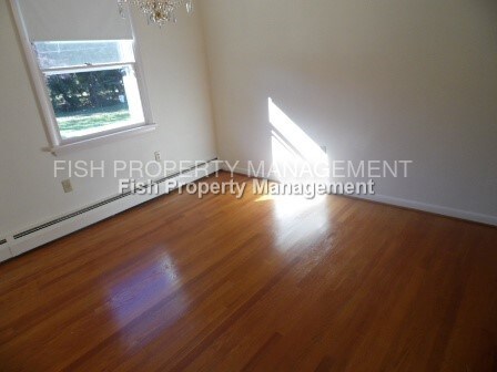 Building Photo - 2450 Lincoln Dr