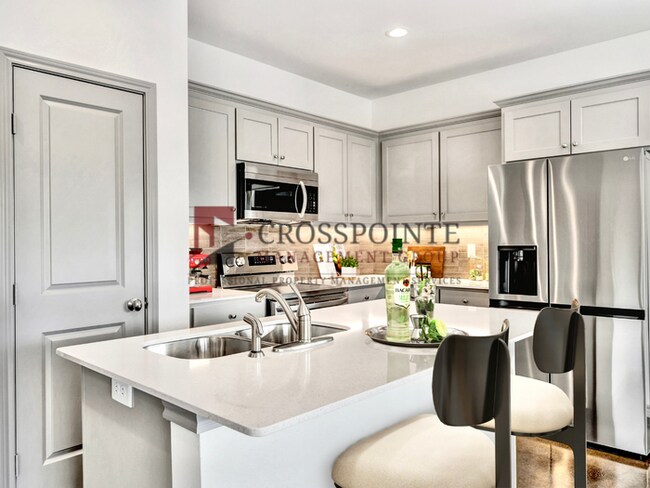 Foto del edificio - NOW OFFERING FIRST MONTH FREE W/ 12 MONTH LEASE - Luxury 3 Bedroom 2.5 Bath Townhome in Bullard, TX!