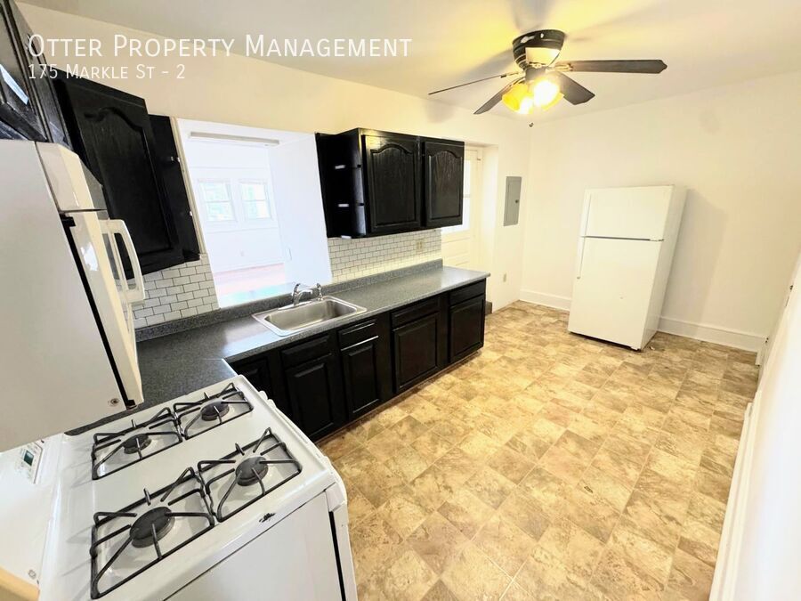 Primary Photo - 3BR/2BA Spacious Manayunk Apt with Washer/...