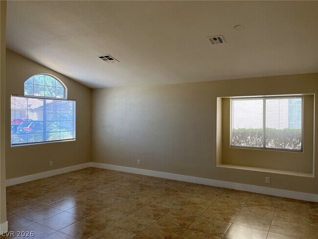 Building Photo - 1316 Royal Creek