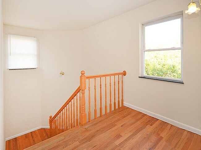 Building Photo - 6 Selina Ct