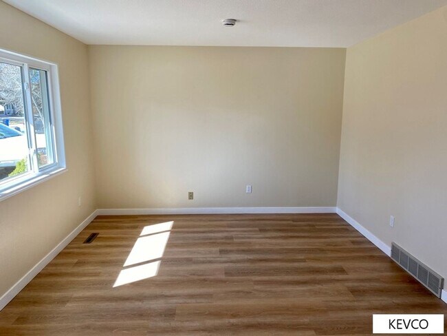 Foto del edificio - Sprawling Four Bedroom Home