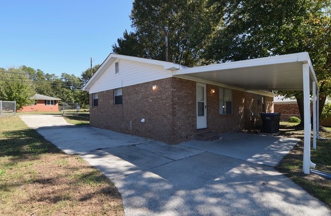 Foto del edificio - All-Electric 4 Bed/2 Bath w/ Fenced Yard