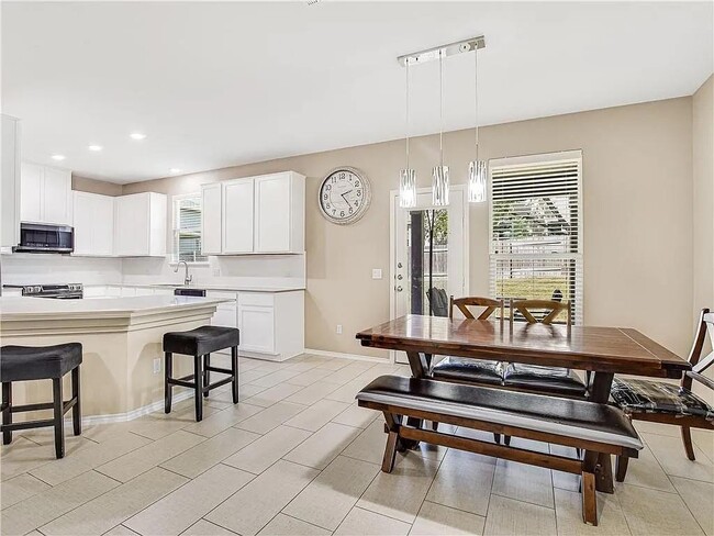 Building Photo - 808 Sandhill Branch Dr
