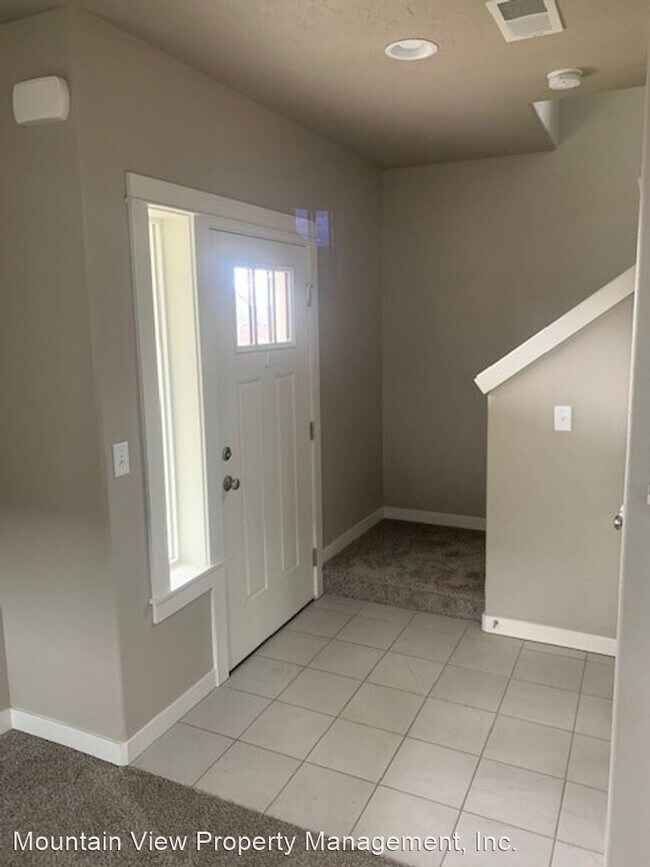 Foto del edificio - 3 br, 2.5 bath House - 2526 NW Hemlock Ave.