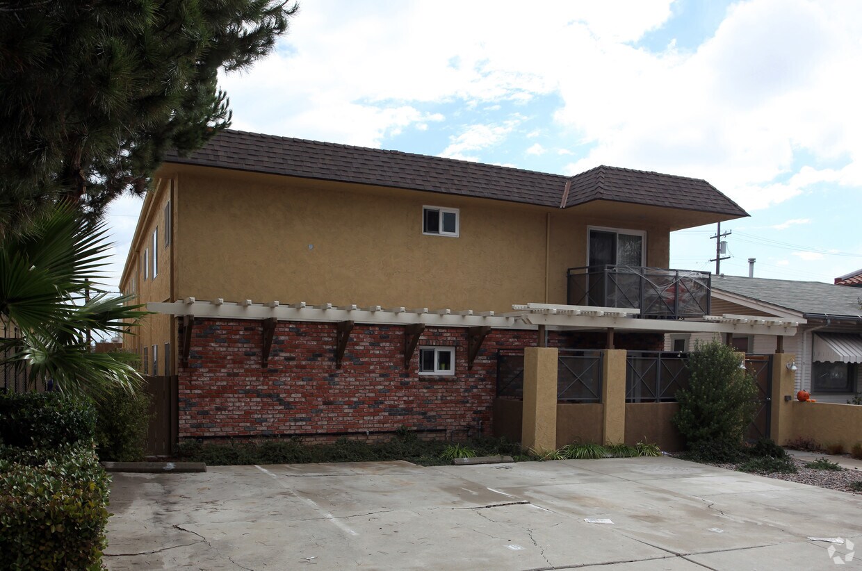 Foto del edificio - 3983 Iowa St