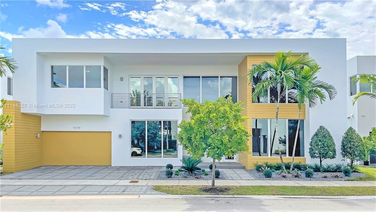 Foto principal - 10258 NW 74th Ter