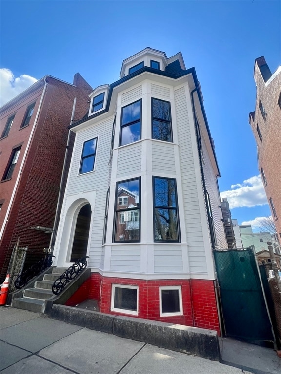 Building Photo - 395 W Fourth St