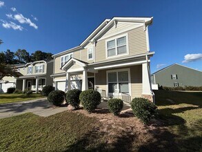 Building Photo - 127 Rosebud Ln