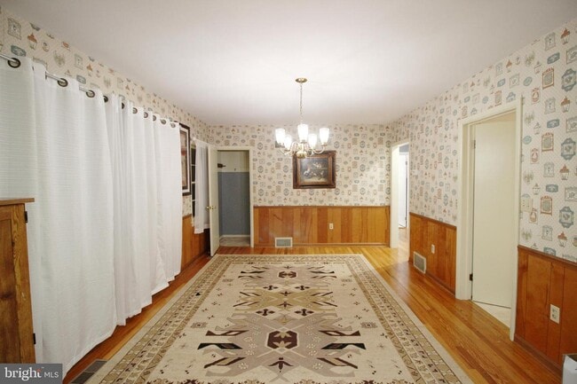 Building Photo - 409 Walnut St