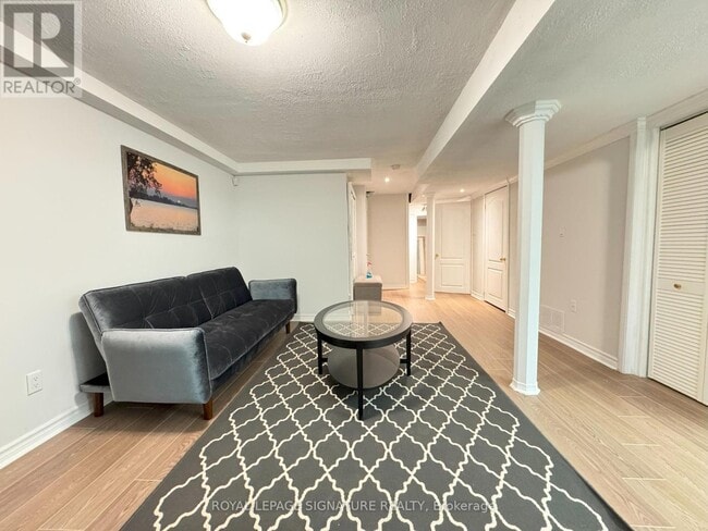 Photo du bâtiment - 104 Jordanray Blvd