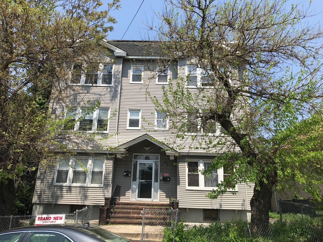 Primary Photo - 395 16th Ave