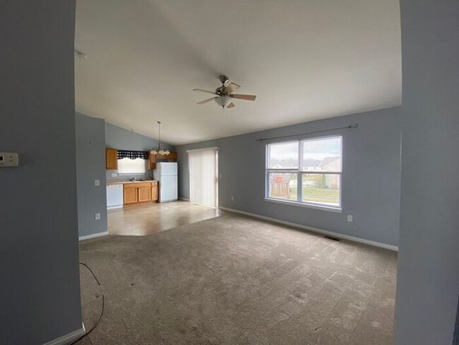 Building Photo - Super spacious updated bilevel in Florence!