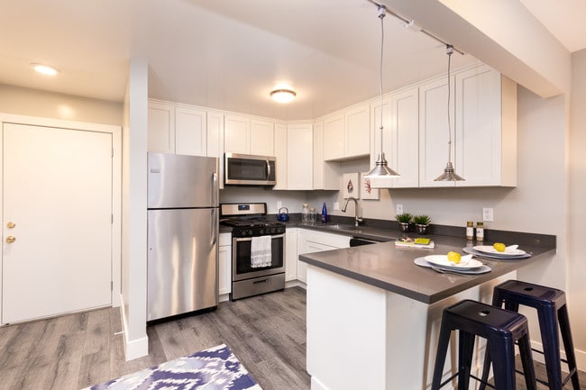 Building Photo - Solis Garden - 4361