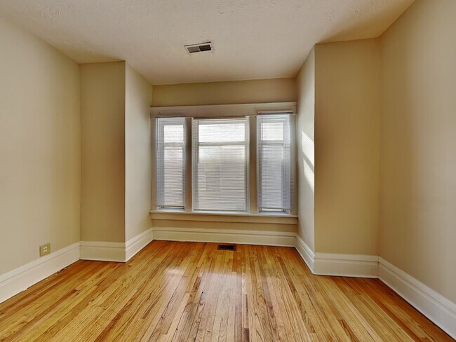 Foto del edificio - 2143 Indiana Ave