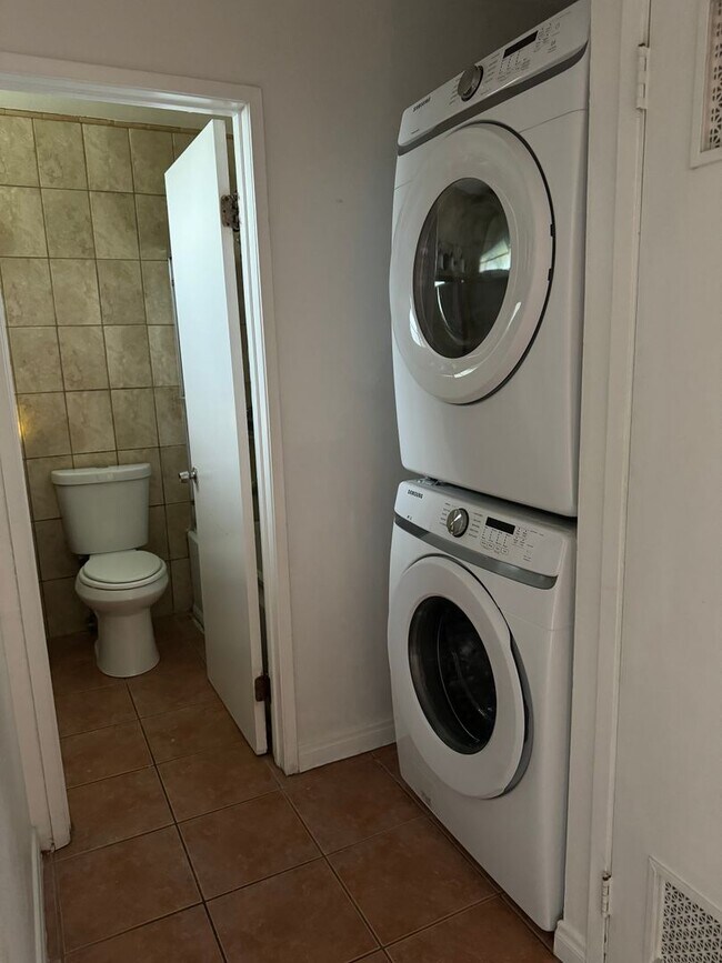 Foto del edificio - 2 Bedroom 1 1/2 Bath Condo - Avalon Greens