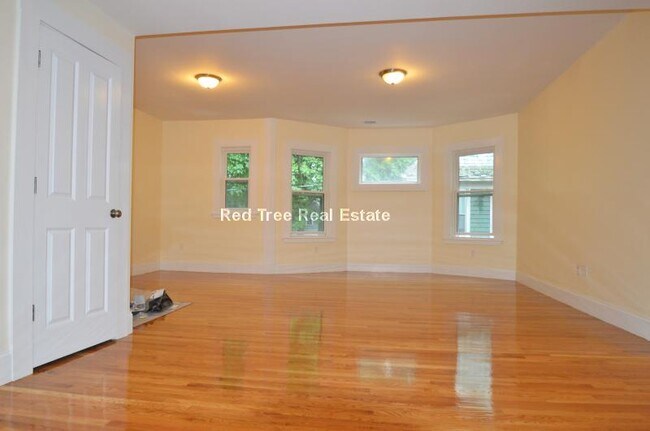 Building Photo - 177 School St