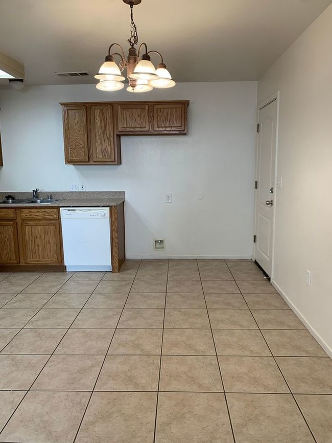 Building Photo - Back unit available on Cameron in Hanford!