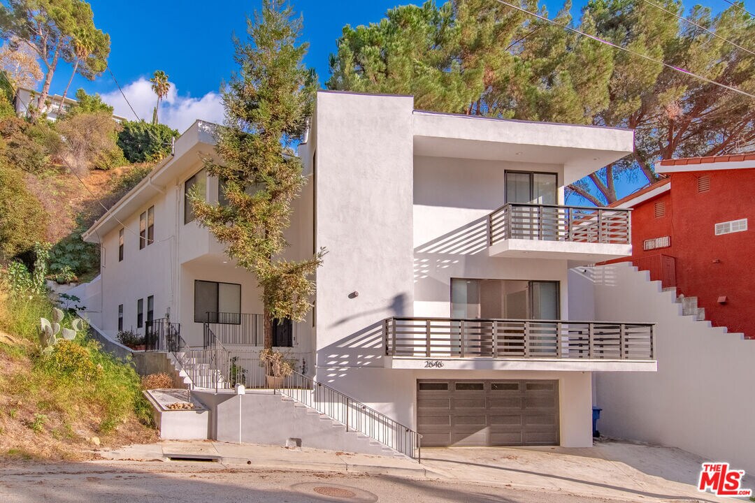 32 4 Bedroom Apartments for Rent in Beachwood Canyon, CA Westside Rentals