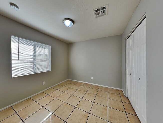 Building Photo - 9011 S 8Th Pl Unit 1