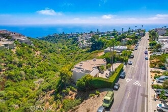 Building Photo - 1725 Del Mar Ave