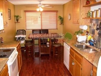 Foto principal - 18210 Oxnard St