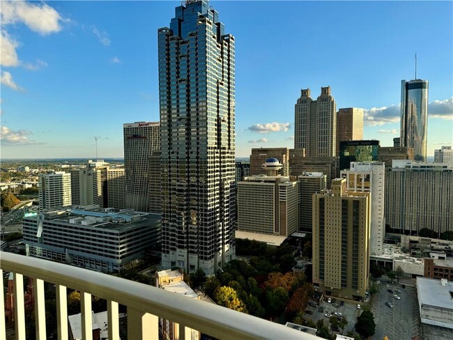 Foto del edificio - 400 W Peachtree St NW