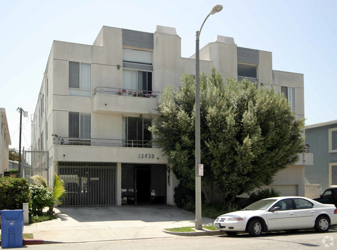 Primary Photo - 12430 Pacific Ave