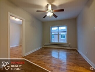 Building Photo - 957 W Cornelia Ave