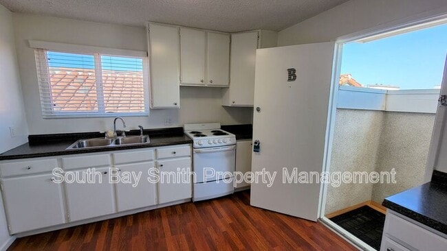 Building Photo - 48 6th Ct