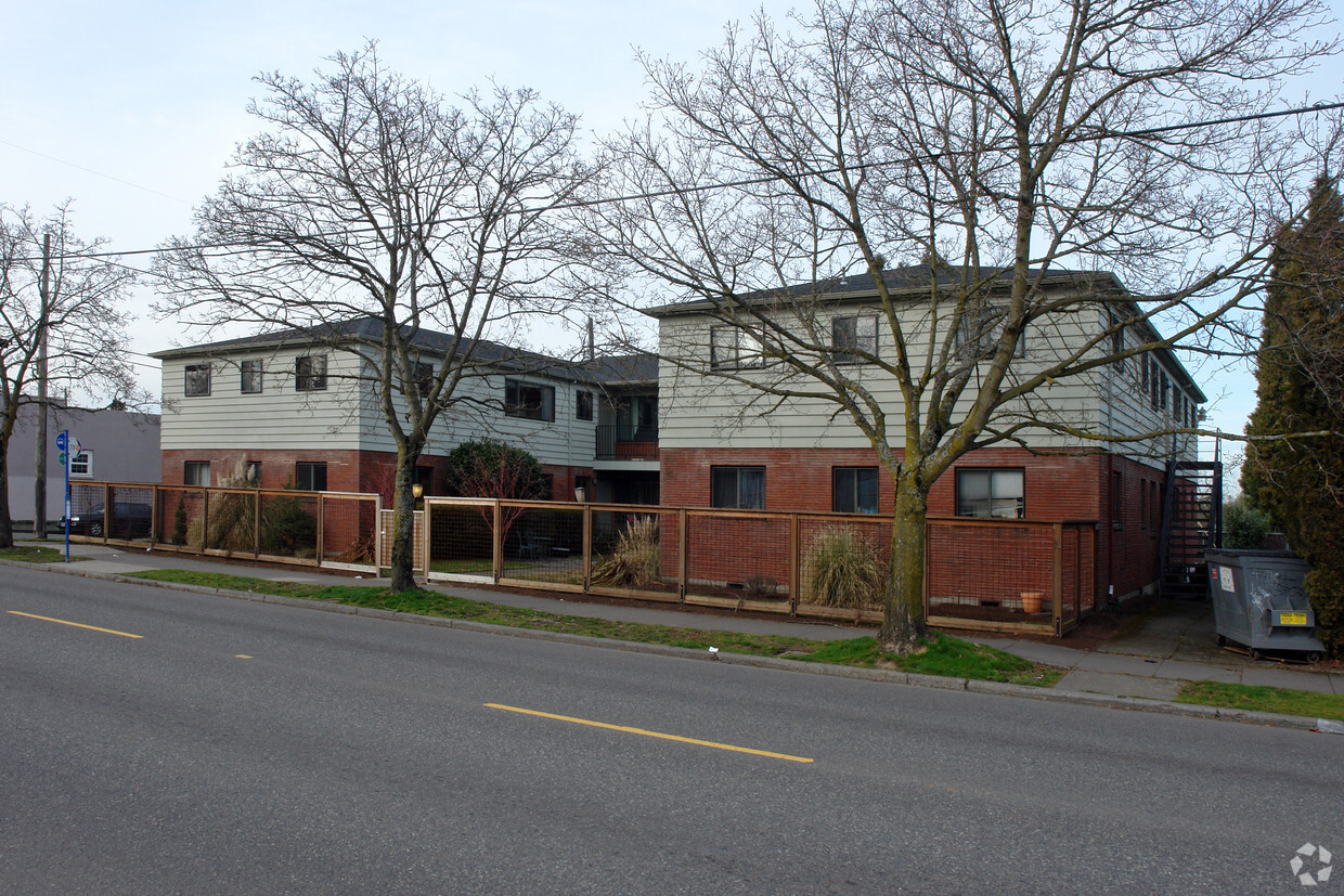 Building Photo - The Tiffany Apartments