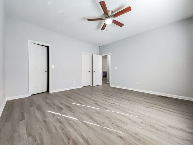 Building Photo - 820 Magna Carta Dr NW