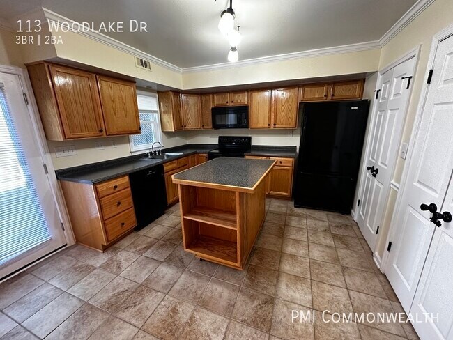 Building Photo - 3 Bed / 2 Bath Townhouse (Available Now)