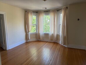 Building Photo - 208-216 10th Ave