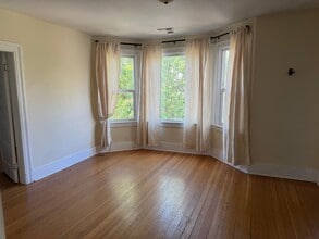 Building Photo - 208-216 10th Ave