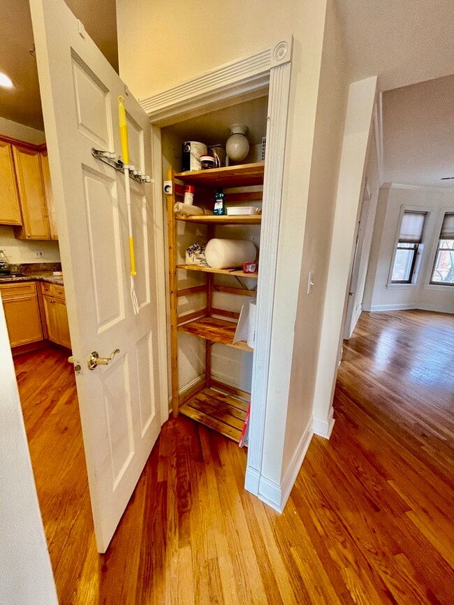 Building Photo - Quiet Top Floor 2 Bed, 2 Bath In unit W&D,...