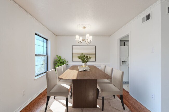 Foto del edificio - 3325 Shady Hollow Ln