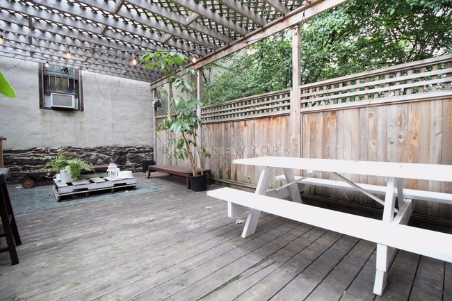 Building Photo - 1804 3rd Ave