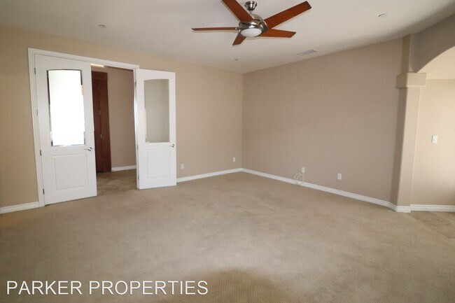 Building Photo - 3 br, 2.5 bath House - 3553 E Victoria Drive