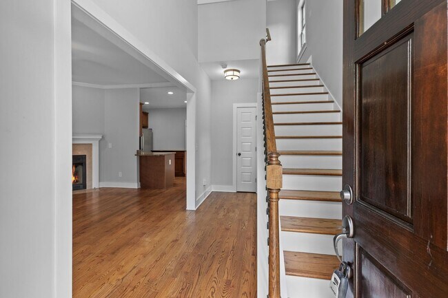 Foto del edificio - AVAILABLE NOW IN GERMANTOWN. Great Walkabl...