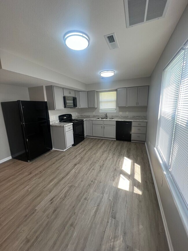 Building Photo - 3704-3706 Pimlico