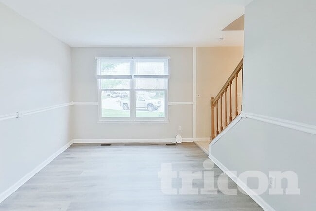 Building Photo - 4 Sapphire Ct