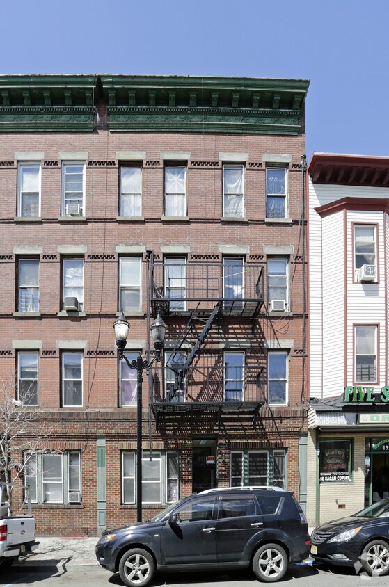Building Photo - 1513 Summit Ave
