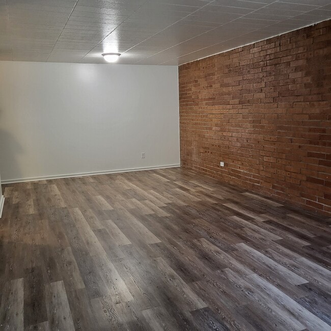 Building Photo - Pebble Creek