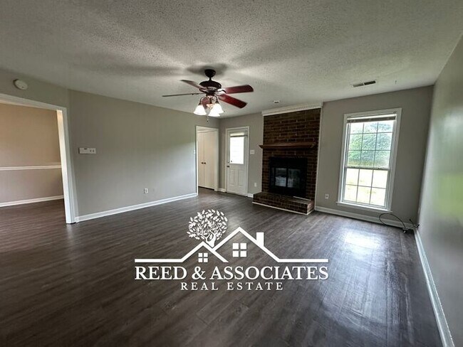 Foto del edificio - Bartlett Home Located in Quiet Cove!