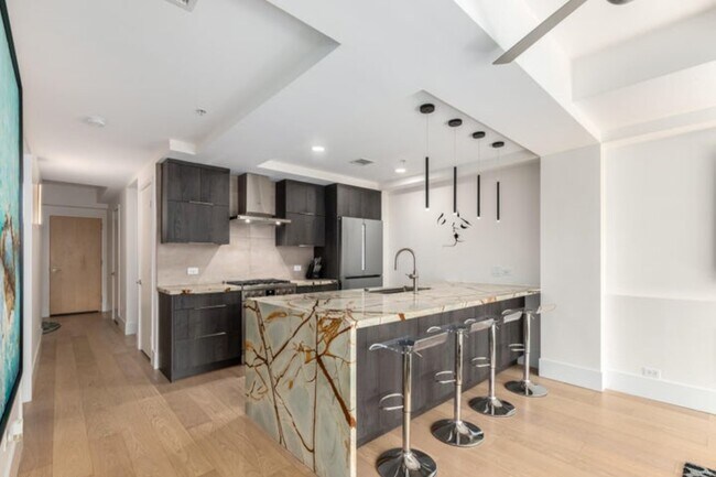 Building Photo - 7137 E Rancho Vista Dr