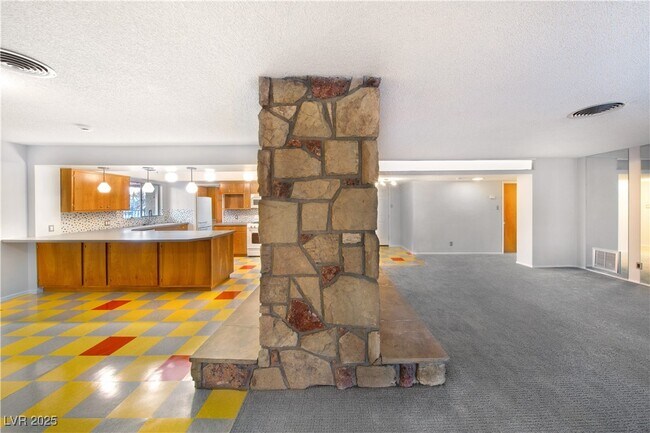 Building Photo - 1608 Houssels Ave